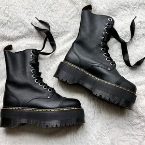 NWOT Dr. Martens Sinclair Hi Max Platform Boots
